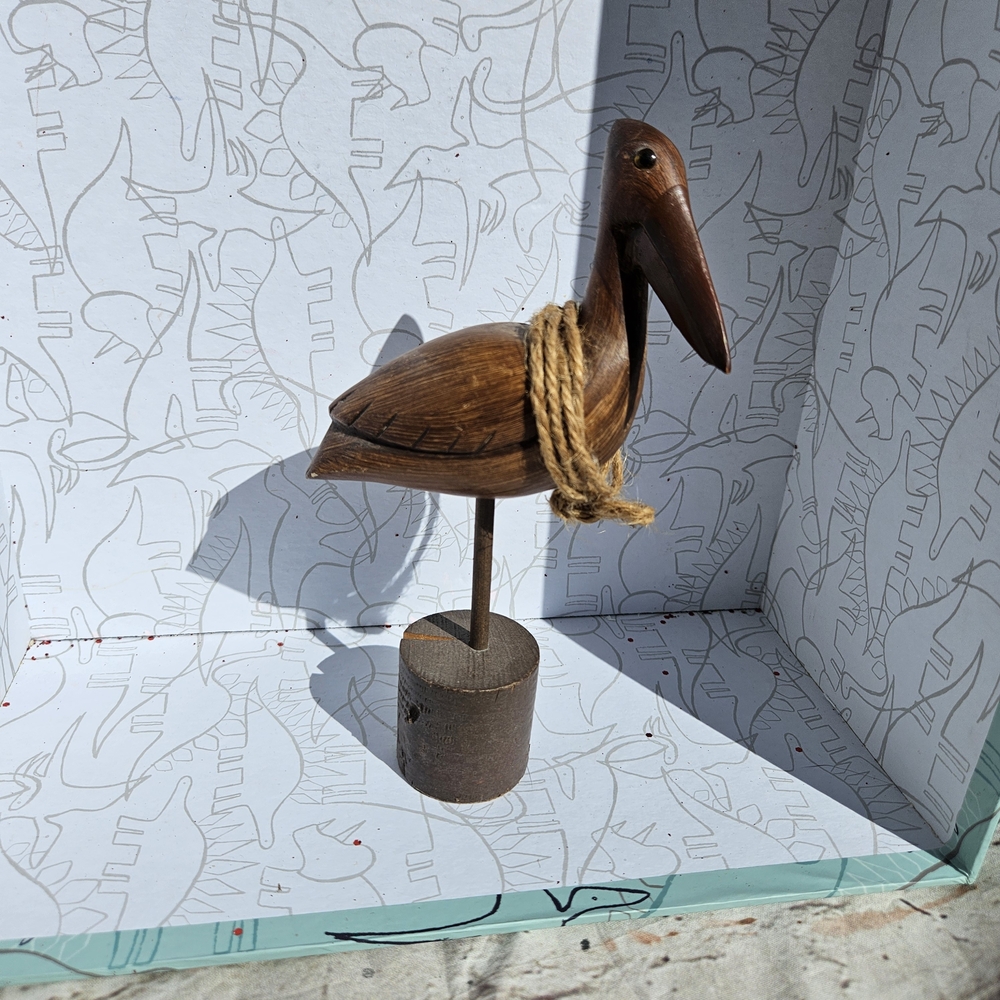 HAND CARVED PELICAN COASTAL SEA OCEAN BIRD WOOD SCULPTURE TROPICAL ISLAND ART
